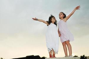 chicas felices al aire libre foto