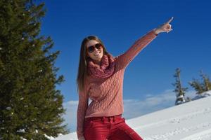 mujer feliz en invierno foto