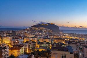 alanya 2022 ciudad de antalya con castillo y mar foto