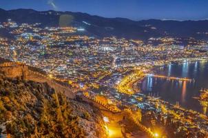 alanya 2022 ciudad de antalya con castillo y mar foto