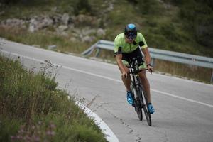 triathlon athlete riding bike photo