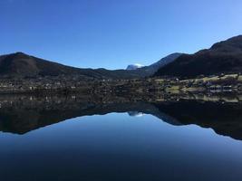 foto del lago de montaña