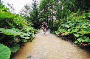 hombre en bicicleta foto