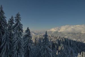 paisaje de montaña de invierno foto