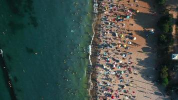 vista aérea da costa ucraniana, beira-mar e decks de barco video