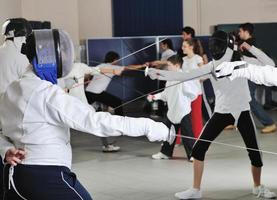 retrato de atleta de deporte de espada en el entrenamiento foto