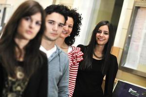 retrato de grupo de estudiantes foto