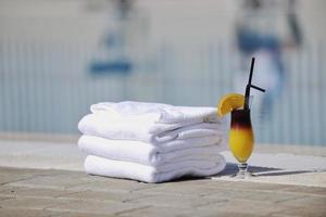 Cocktail and towels photo