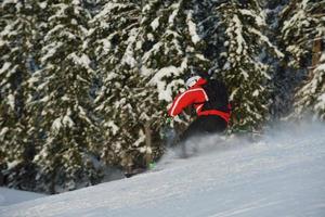 gente de invierno diversión y esquí foto