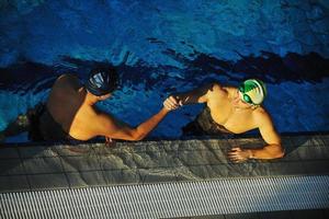 ganador de la carrera de natación foto