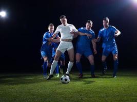 duelo de futbolistas foto