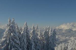 paisaje de invierno de montaña foto