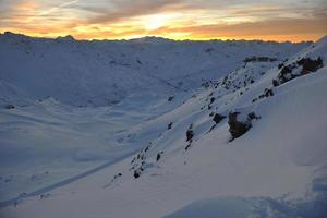 montaña nieve puesta de sol foto