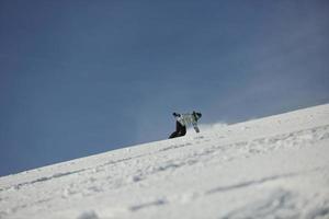 esquiadores en la montaña foto