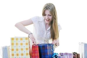 mujeres adultas jóvenes felices comprando con bolsas de colores foto