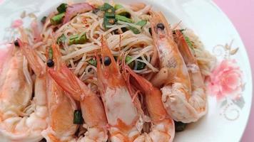 rijst- vermicelli noedels zeevruchten pittig salade video