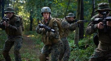 Soldier Woman as a Team Leader photo