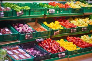 vista de verduras de supermercado foto