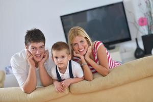 familia en casa foto