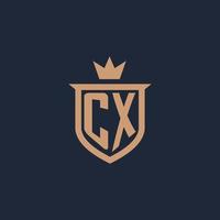 logotipo inicial del monograma cx con estilo de escudo y corona vector