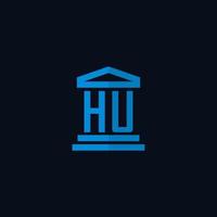 monograma del logotipo inicial de hu con vector de diseño de icono de edificio de juzgado simple