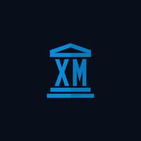 Monograma del logotipo inicial de xm con vector de diseño de icono de edificio de juzgado simple