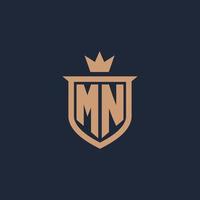 logotipo inicial del monograma mn con estilo escudo y corona vector