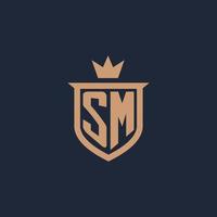 logotipo inicial del monograma sm con estilo de escudo y corona vector