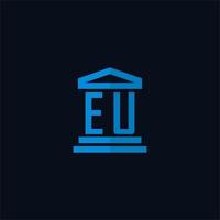 Monograma del logotipo inicial de la UE con vector de diseño de icono de edificio de juzgado simple