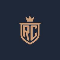 logotipo inicial del monograma rc con estilo de escudo y corona vector