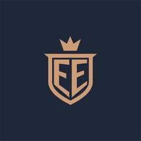 logotipo inicial del monograma ee con estilo de escudo y corona vector