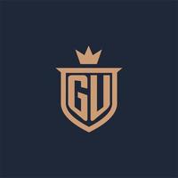 logotipo inicial del monograma gu con estilo de escudo y corona vector