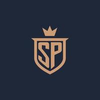 logotipo inicial del monograma sp con estilo de escudo y corona vector