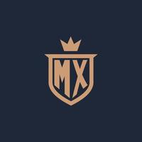 logotipo inicial del monograma mx con estilo de escudo y corona vector