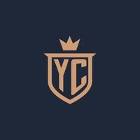 logotipo inicial del monograma yc con estilo de escudo y corona vector