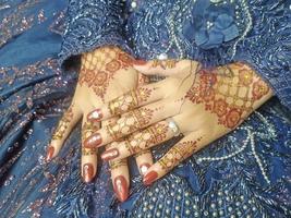 beautiful henna to prepare for the wedding day photo