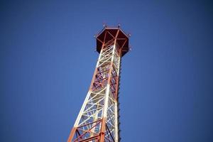 torre de comunicaciones antena de señal de radio. conexión a Internet. tecnología inalámbrica. foto