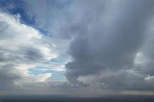 hermosas nubes dramáticas de invierno 2022 foto