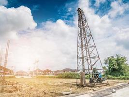 conductor de pila en el sitio de construcción foto