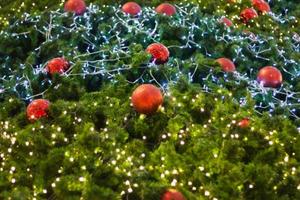 decoraciones en el árbol de navidad, fondo de navidad foto