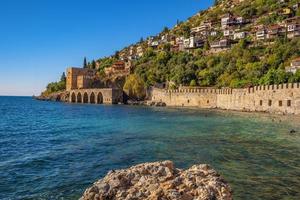 alanya 2022 ciudad de antalya con mar y castillo foto