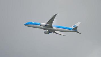 AMSTERDAM, THE NETHERLANDS JULY 25, 2017 - KLM Royal Dutch Airlines Dreamliner Boeing 787 PH BHA climb after take off at Zwanenburgbaan 36C, Shiphol Airport, Amsterdam, Holland video