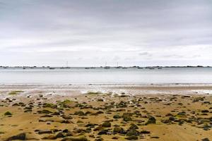 costa de la manche durante la marea baja, bretaña foto