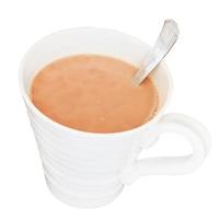 taza blanca de chocolate caliente en blanco foto