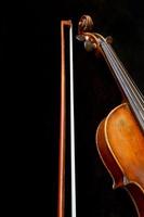 cuello de violín y arco en negro foto