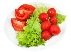 lechuga verde y tomates rojos foto