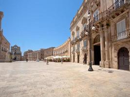 piazza duomo de estilo barroco en siracusa foto