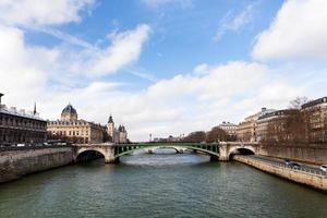 río sena y pont d arcole en parís foto