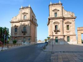 porta feliz en palermo, sicilia foto