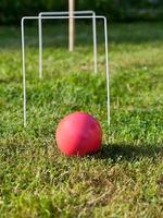 juego de croquet en césped verde foto